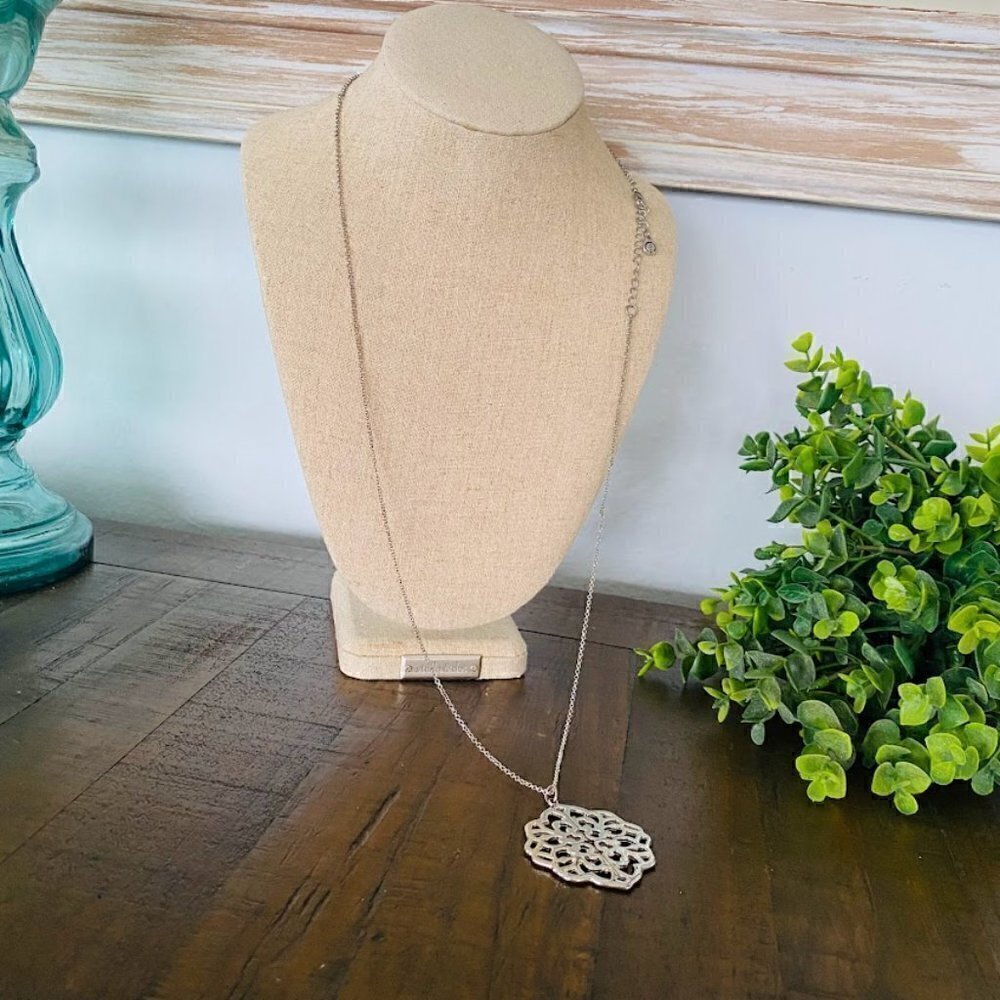 C 1946 Silver Tone Filigree Snowflake Pendant Necklace - Picture 3 of 8